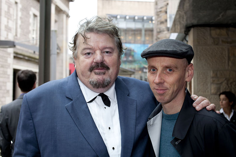 Soubor:Robbie Coltrane and Ewen Bremner at the Drinks Reception at the Surgeon's Hall-Flickr.jpg