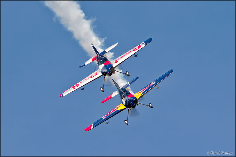 Soubor:The Flying Bulls-XtremeAir XA42-Flickr.jpg