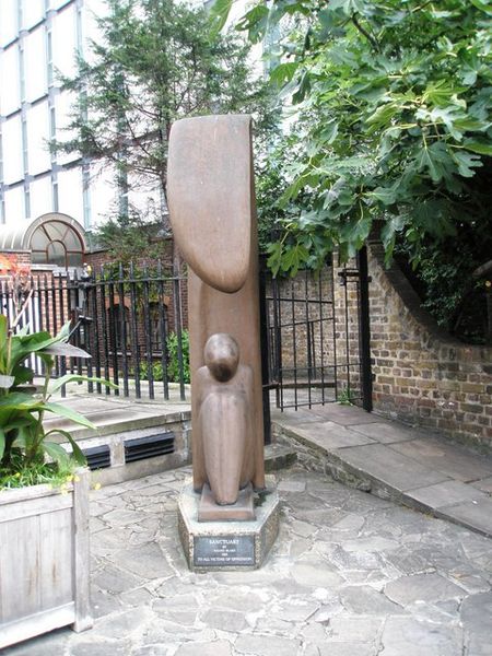 Soubor:"Sanctuary" within churchyard of St Botolph, Aldgate - geograph.org.uk - 921125.jpg