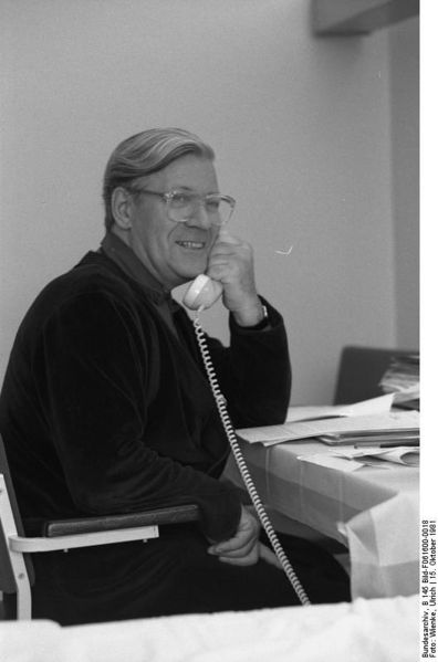 Soubor:Bundesarchiv B 145 Bild-F061600-0018, Bundeswehrkrankenhaus Koblenz, Helmut Schmidt.jpg