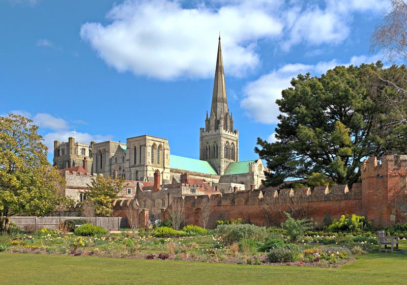 Soubor:Chichester Cathedral epodkopaev.jpg