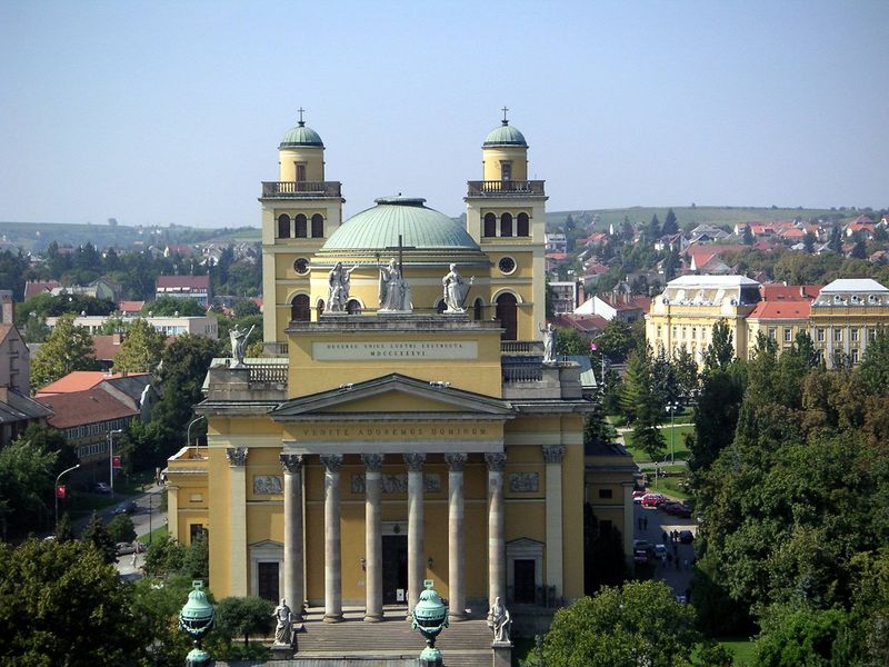 Soubor:Hungary Eger Basilica 2.jpg