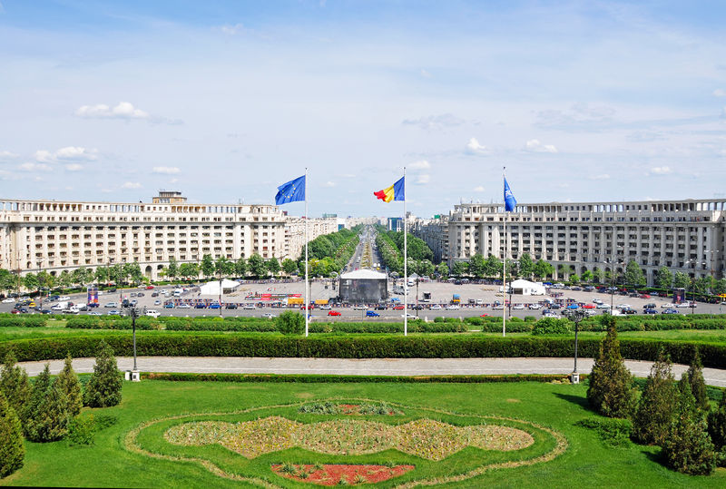 Soubor:Romania-1393-View from Palace-DJFlickr.jpg