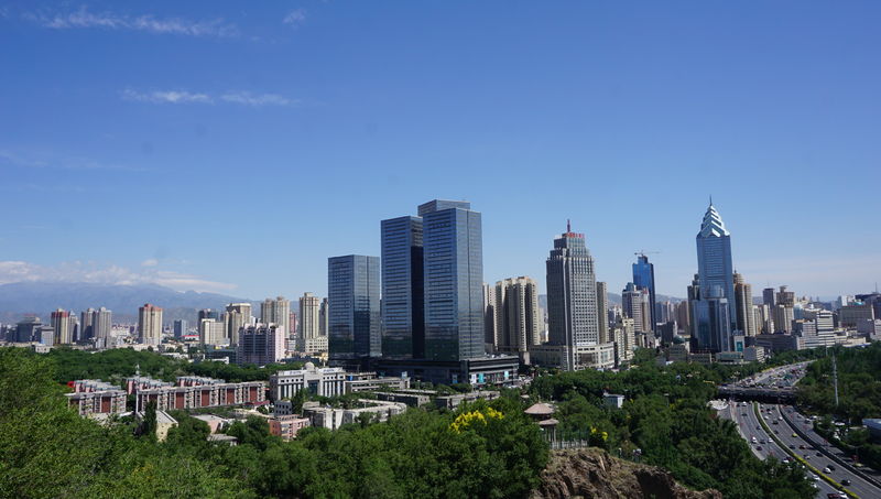 Soubor:Urumqi Skyline July 2019.jpg