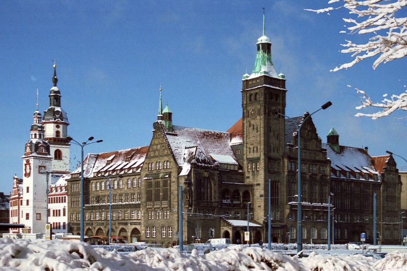 Soubor:Altes und Neues Chemnitzer Rathaus.jpg