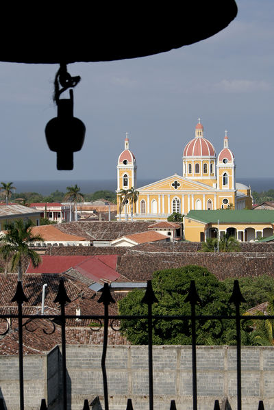 Soubor:Cathedral of Granada Nicaragua.jpg