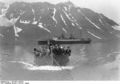 Bundesarchiv N 1572 Bild-1925-052, Polarfahrt Dampfer "München", Ausbooten im Möllerhafen.jpg