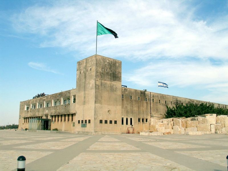 Soubor:Latrun-Police-Building.jpg