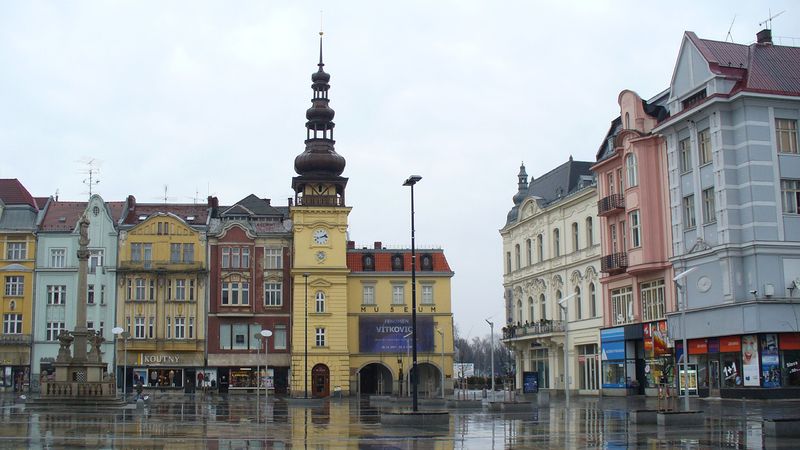 Soubor:Ostrava - Masarykovo namesti.JPG