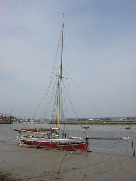 Soubor:"Telegraph", Blackwater Estuary, Maldon - geograph.org.uk - 942930.jpg