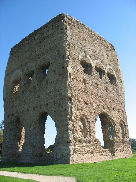 Soubor:Autun Janus Temple.jpg