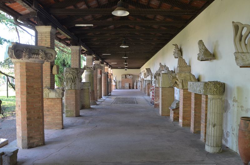 Soubor:The lapidarium of the Museo Archeologico Nazionale di Aquileia-Flickr-2015.jpg