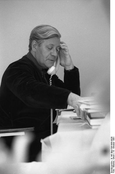 Soubor:Bundesarchiv B 145 Bild-F061600-0026, Bundeswehrkrankenhaus Koblenz, Helmut Schmidt.jpg