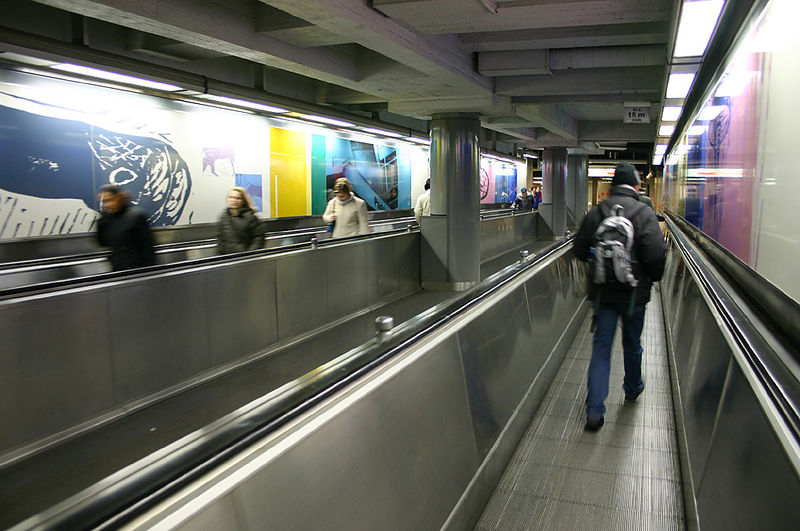 Soubor:Metro bruxelles laufband.jpg