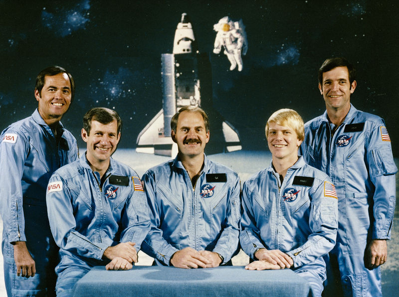 Soubor:STS-41-C crew.jpg