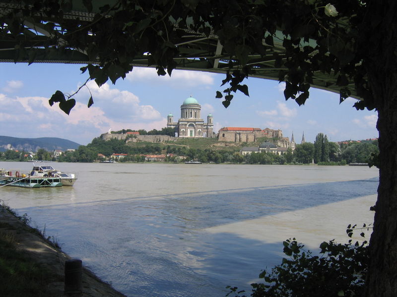 Soubor:Bazilika Esztergom Hungary.jpg