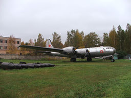 TU-4-MONIN0.jpg