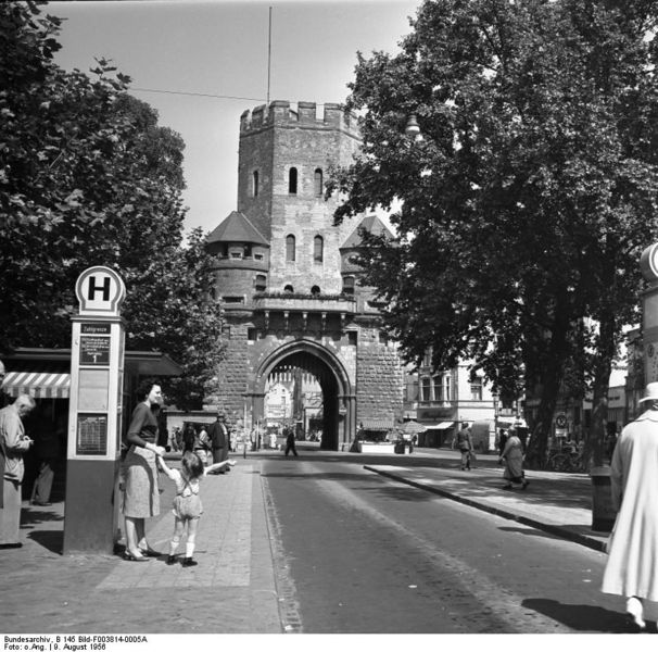 Soubor:Bundesarchiv B 145 Bild-F003814-0005A, Köln, Severinstor.jpg