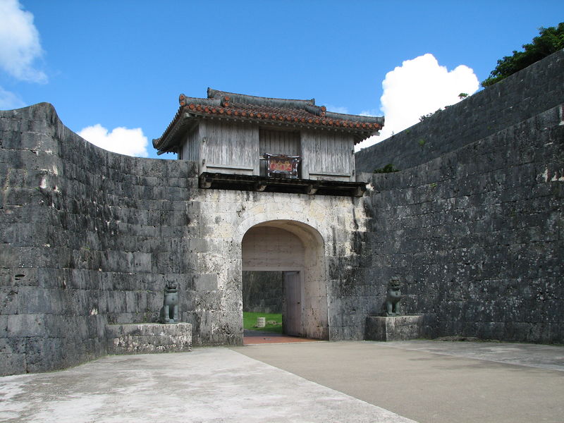 Soubor:Kankai-mon in Shuri-castle.jpeg