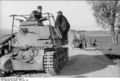 Bundesarchiv Bild 101I-265-0006-16, Russland, Befehlspanzer 1 auf Landstraße.jpg