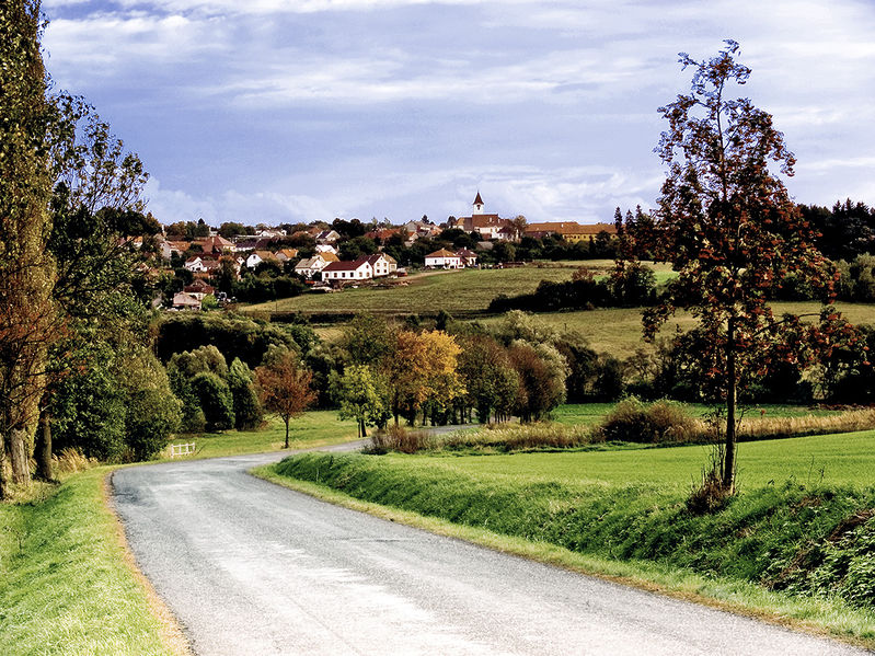 Soubor:ZBRASLAVICE PŘÍJEZD OD KATEŘINEK.jpg