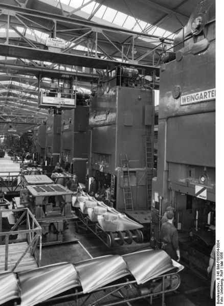 Soubor:Bundesarchiv B 145 Bild-F003554-0004, Sindelfingen, Mercedes Autowerk.jpg