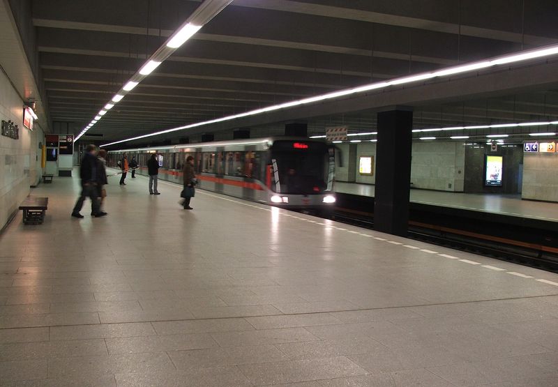 Soubor:Hlavni nadrazi metro C6018.JPG