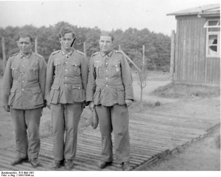 Soubor:Bundesarchiv R 6 Bild-1451, Lager Schwarzsee, Armenische Freiwillige.jpg