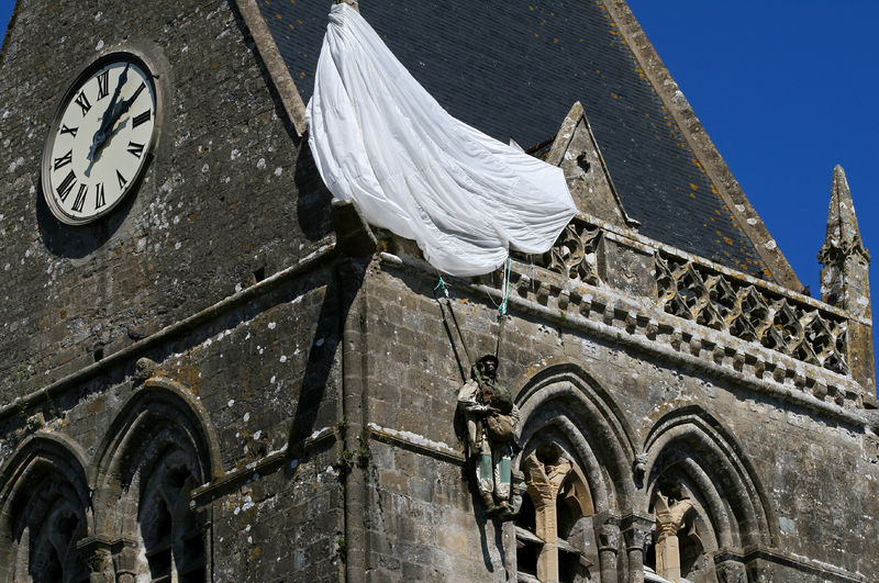 Soubor:St. Mère Église John Steele.jpg