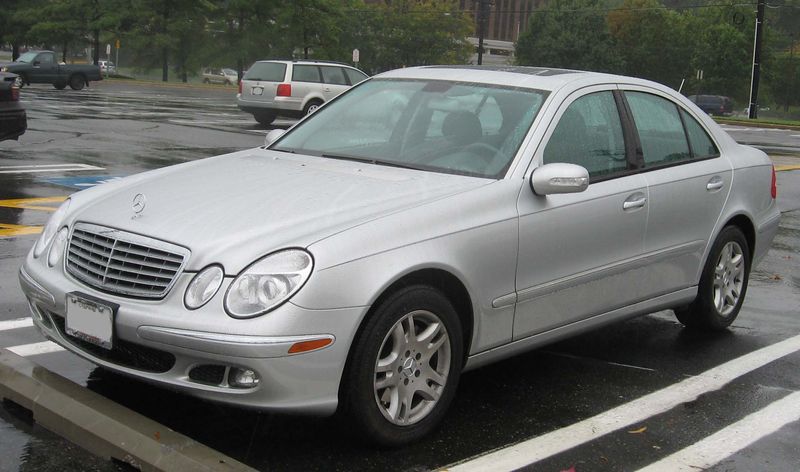 Soubor:03-06 Mercedes-Benz E-Class.jpg