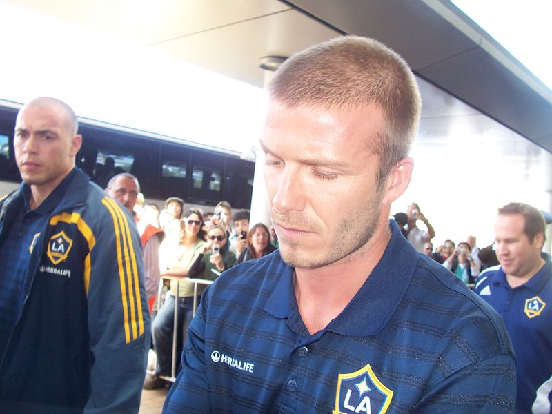 Soubor:Beckham outside Wellington Airport.JPG