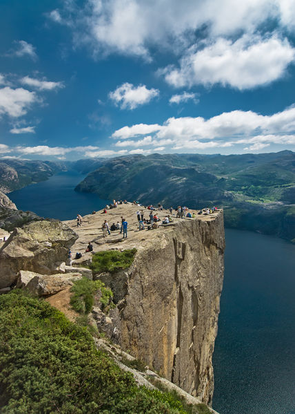 Soubor:Preikestolen Norge.jpg