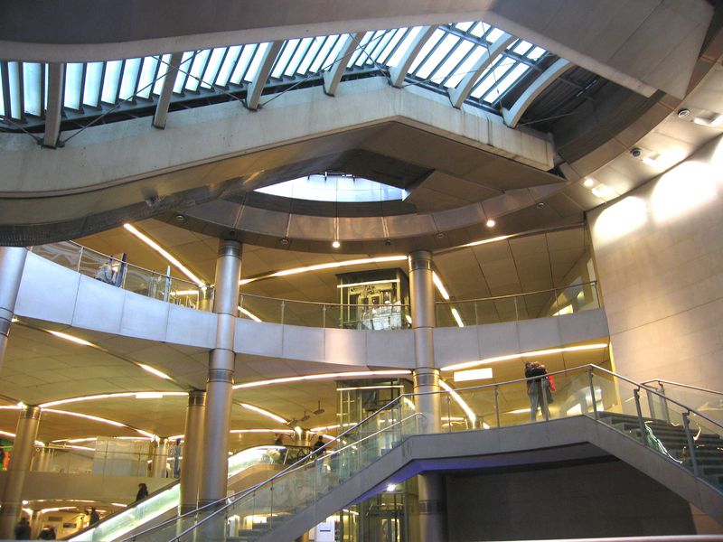 Soubor:Saint-Lazare-5-Salle-echang.jpg