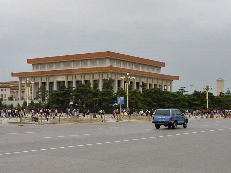 Soubor:Mausoleum von Mao Zedong.jpg