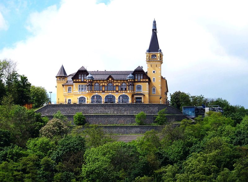 Soubor:Ústí nad Labem, Větruše, přes Labe (02).jpg