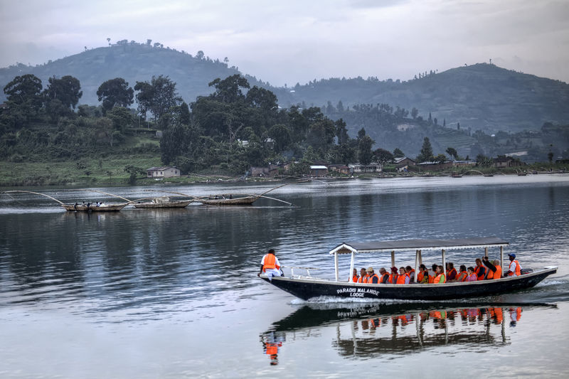 Soubor:Lake Kivu Contrast-Flickr.jpg