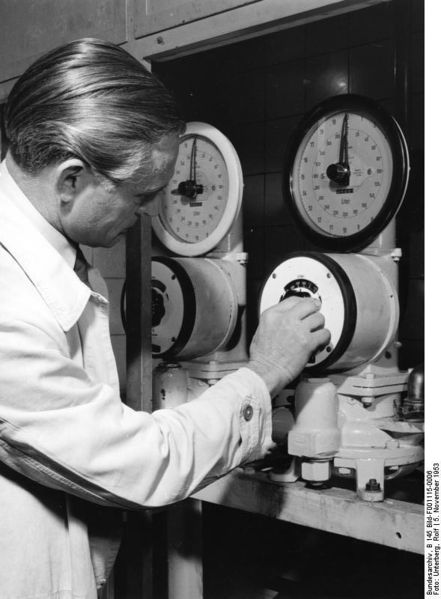 Soubor:Bundesarchiv B 145 Bild-F001115-0006, Köln, Eau de Cologne und Parfümerie Fabrik 4711.jpg