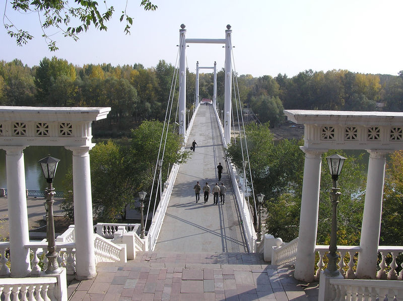 Soubor:Orenburg Ural bridge frontview.jpg