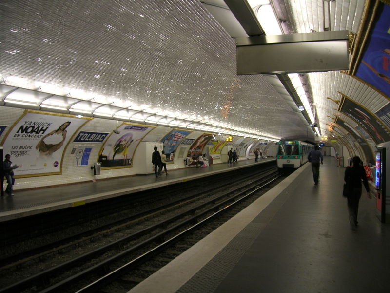 Soubor:Metro 7 Tolbiac quais.JPG