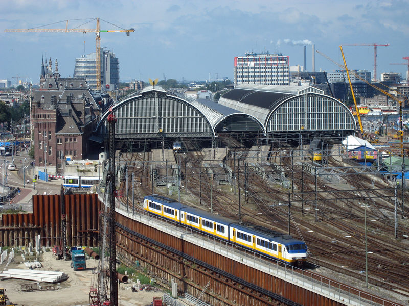 Soubor:Amsterdam centraal side.jpg