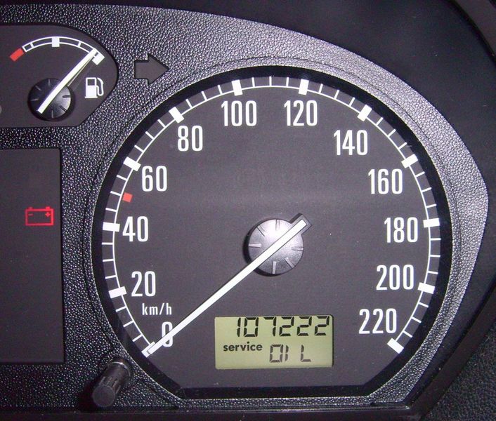 Soubor:Tachometer service oil.jpg