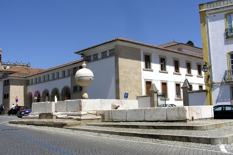 Soubor:Évora Fountain.JPG