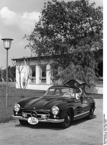 Soubor:Bundesarchiv B 145 Bild-F003566-0002, Sindelfingen, Mercedes Autowerk.jpg