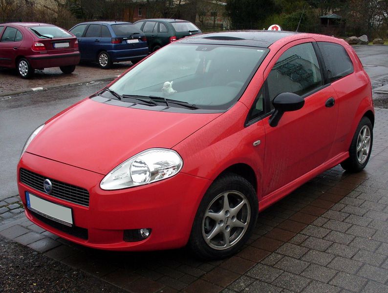 Soubor:Fiat Grande Punto rot.JPG