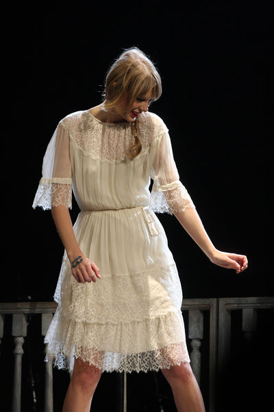 Soubor:Taylor Swift-Speak Now Tour-EvaRinaldi-2012-39.jpg