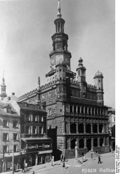 Soubor:Bundesarchiv ZLA 7 Bild-0001, Posen, Rathaus.jpg