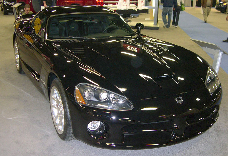 Soubor:2006 Dodge Viper GTS.jpg