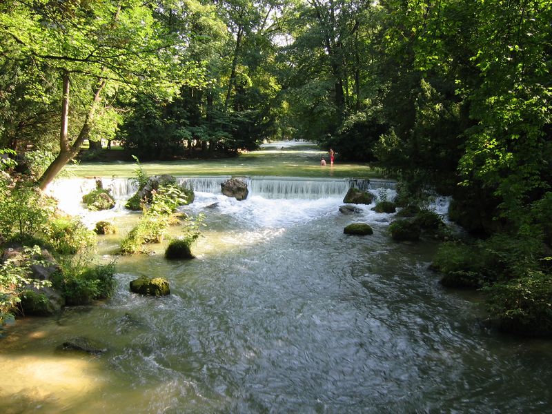 Soubor:Abzweigung Schwabinger Bachs - Eisbach.jpg