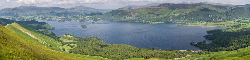 Soubor:Derwent Water Panorama, Lake District - June 2009.jpg