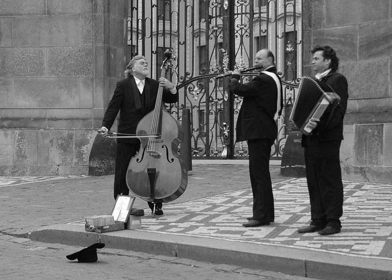 Soubor:Street musicians in Prague.jpg